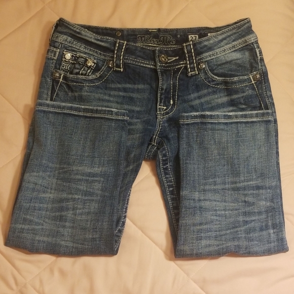 Miss Me Jean's cropped distressed denim capri's - Picture 3 of 8